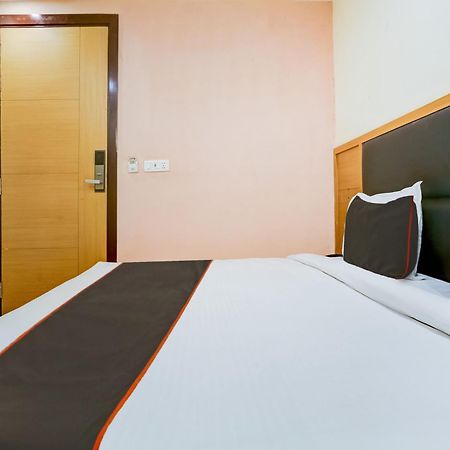 Collecion O White House Hotel New Delhi Exterior photo