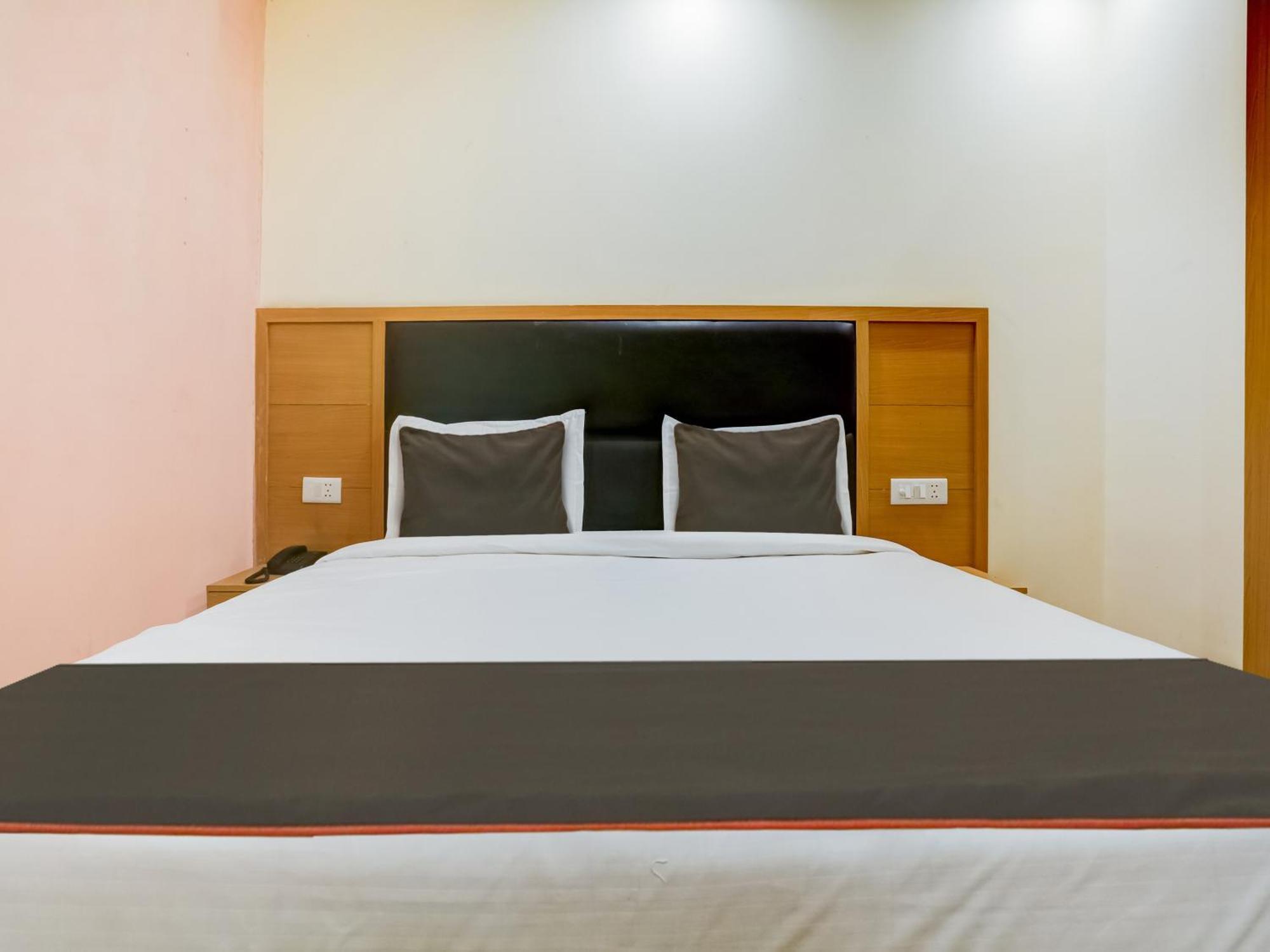 Collecion O White House Hotel New Delhi Exterior photo