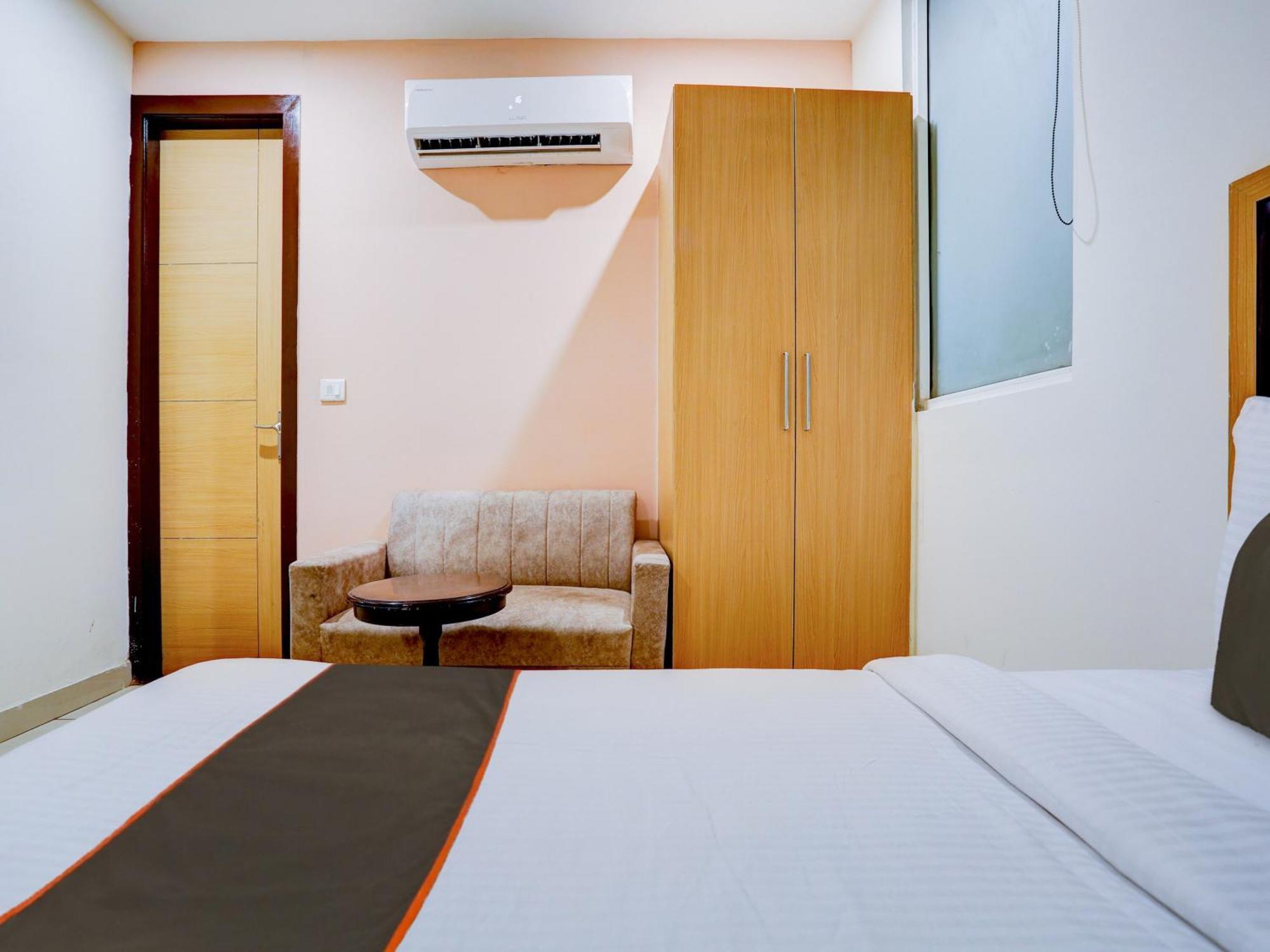 Collecion O White House Hotel New Delhi Exterior photo