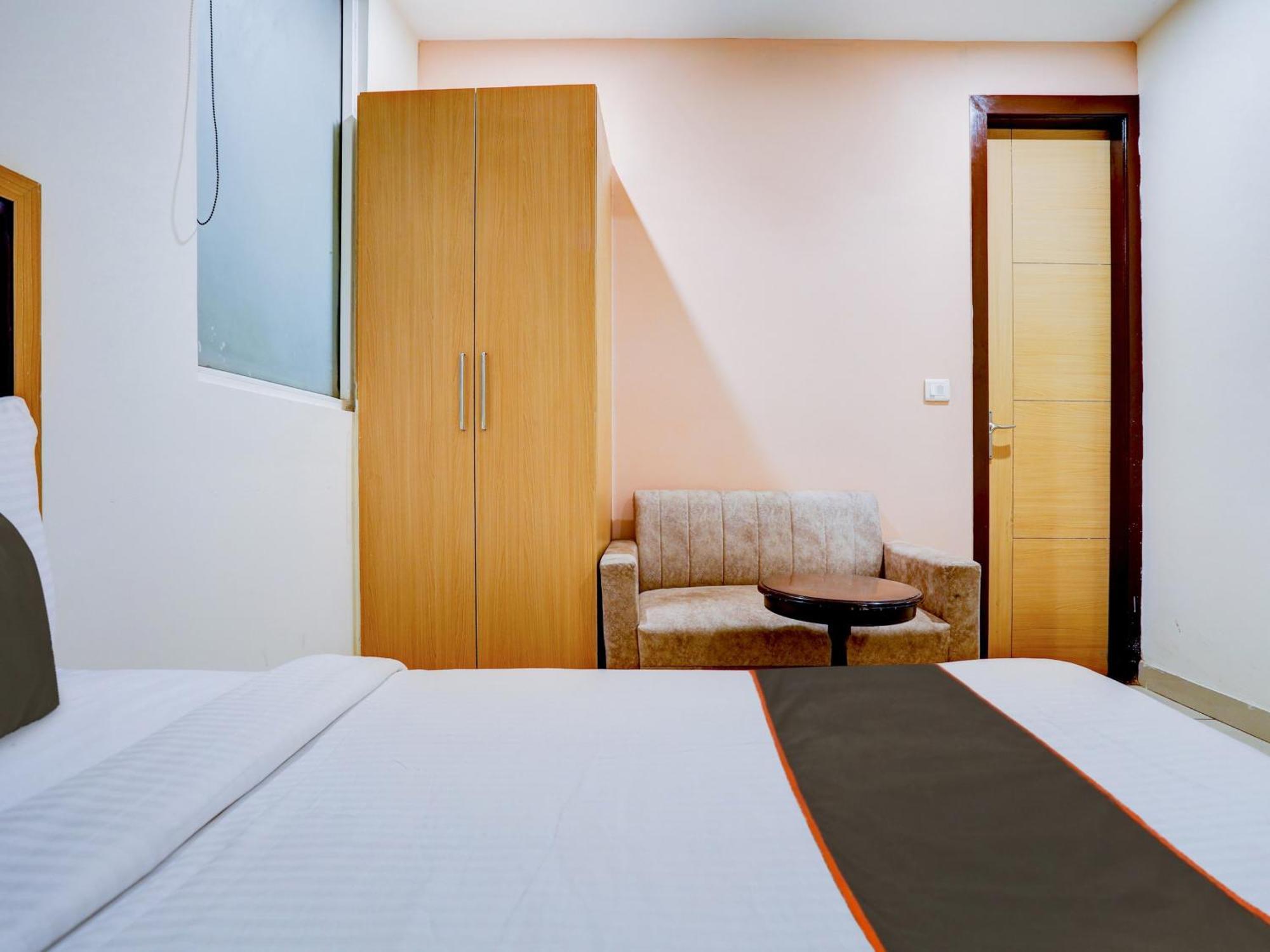 Collecion O White House Hotel New Delhi Exterior photo