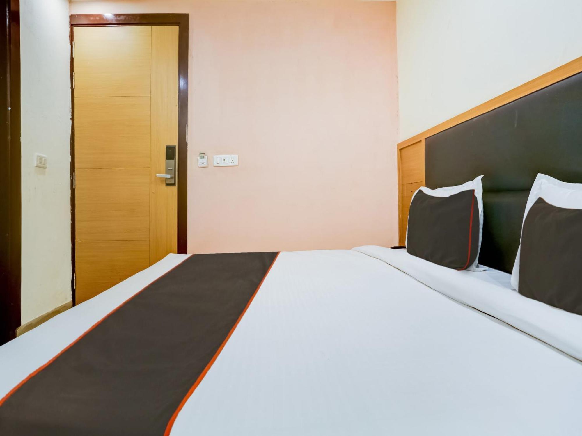 Collecion O White House Hotel New Delhi Exterior photo